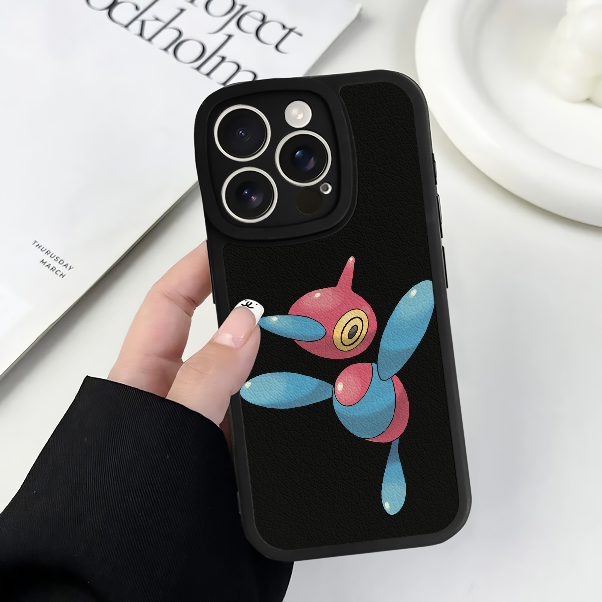 （画像用） ポケットモンスター Pokémon 【iPhone 16シリーズ対応】シリコンスマホケース（レザー調） 材質：シリコン
